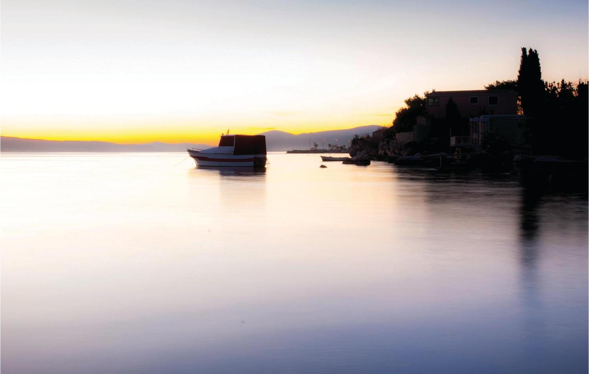 Amazing Apartment In Kastel Sucurac With Kitchen Kaštela 外观 照片