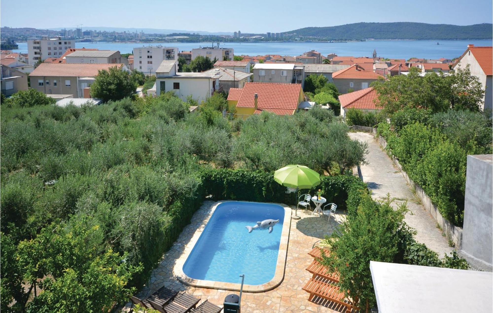 Amazing Apartment In Kastel Sucurac With Kitchen Kaštela 外观 照片