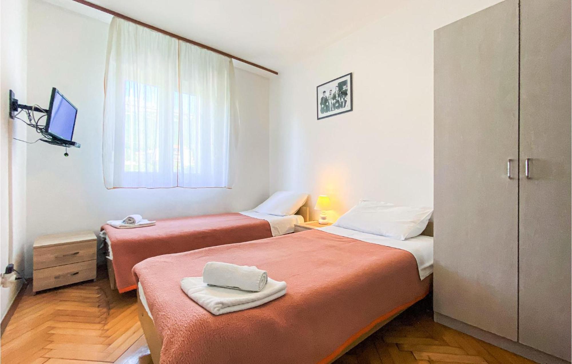 Amazing Apartment In Kastel Sucurac With Kitchen Kaštela 外观 照片