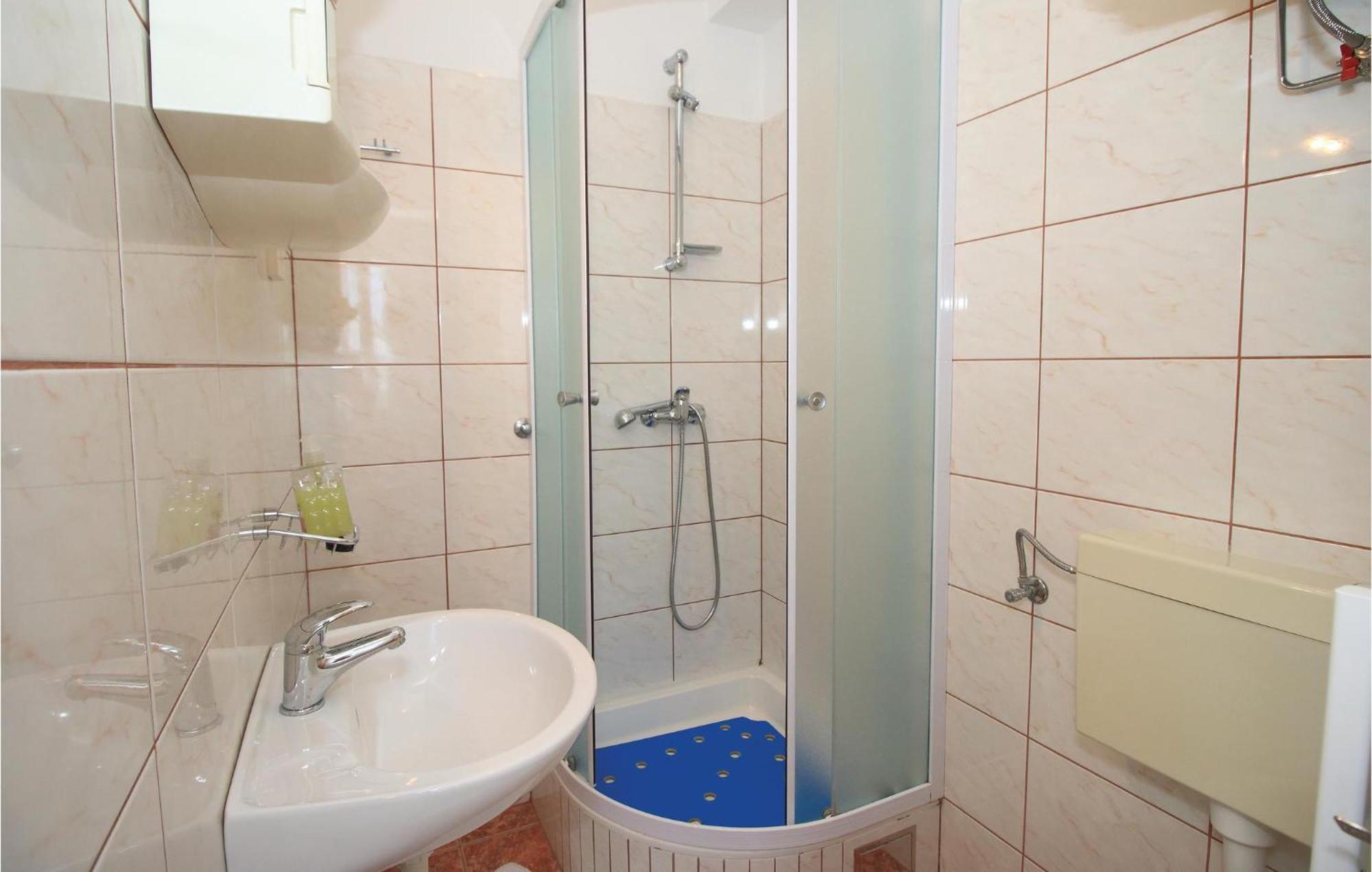 Amazing Apartment In Kastel Sucurac With Kitchen Kaštela 外观 照片