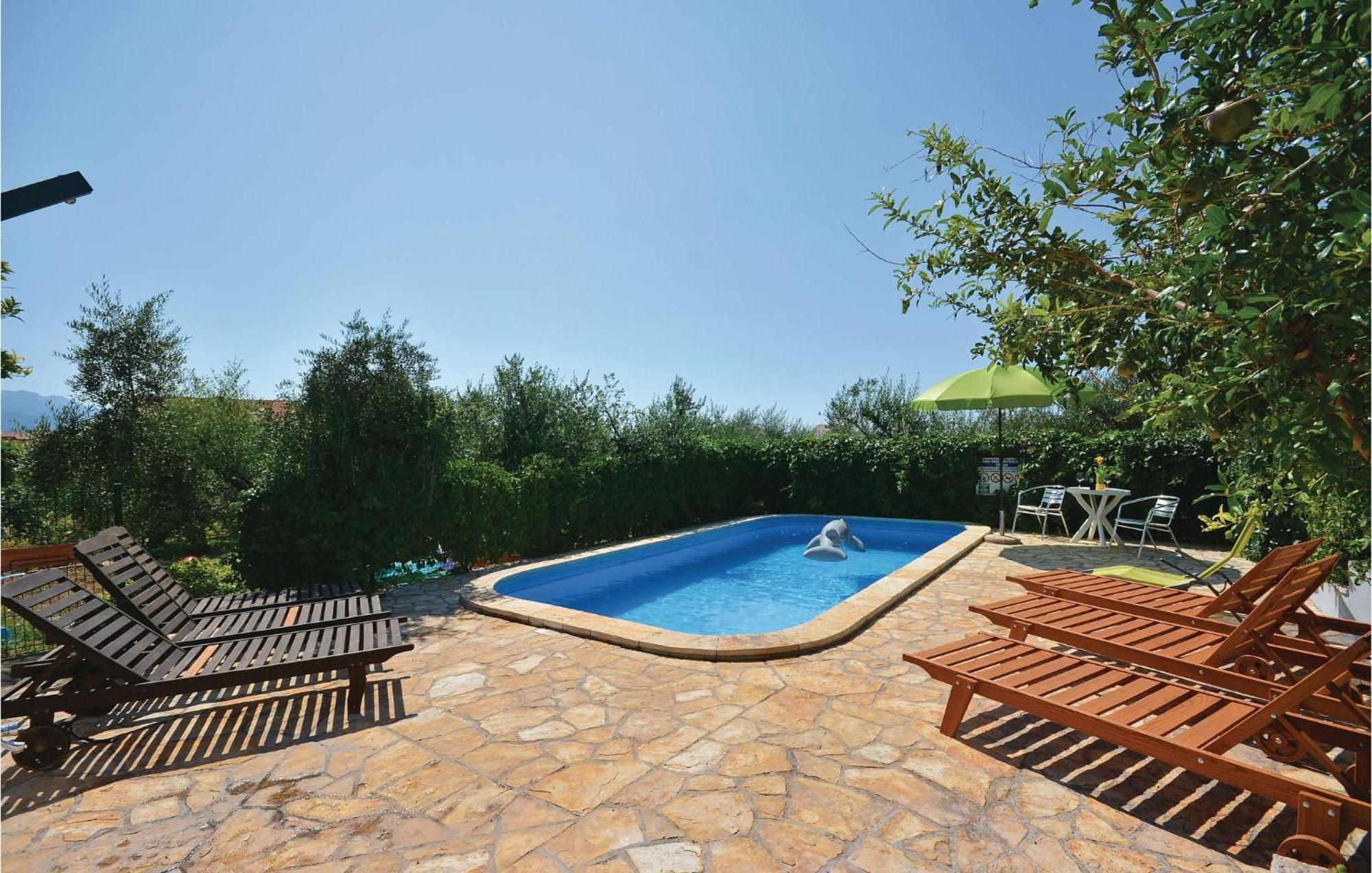 Amazing Apartment In Kastel Sucurac With Kitchen Kaštela 外观 照片