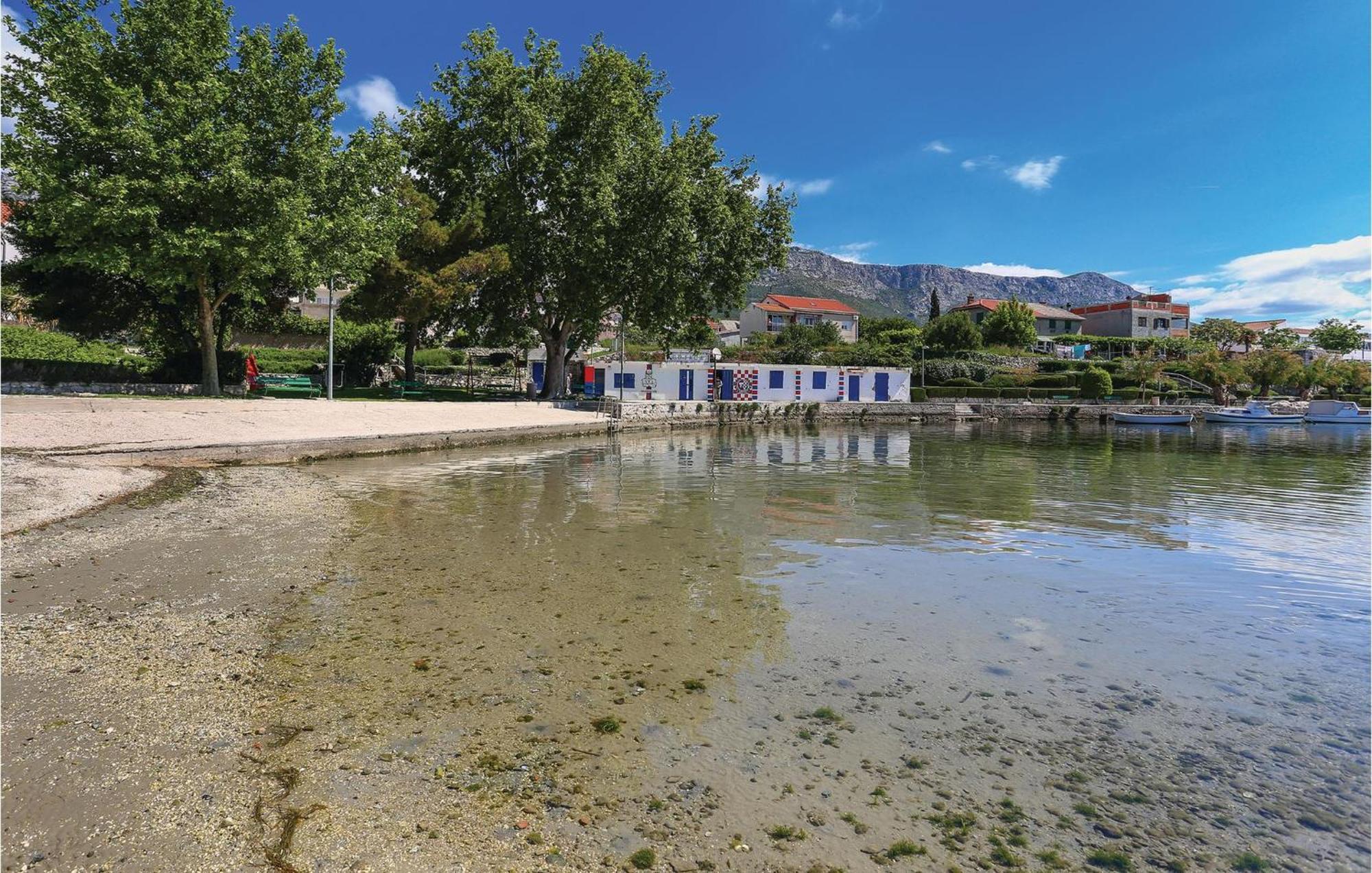 Amazing Apartment In Kastel Sucurac With Kitchen Kaštela 外观 照片