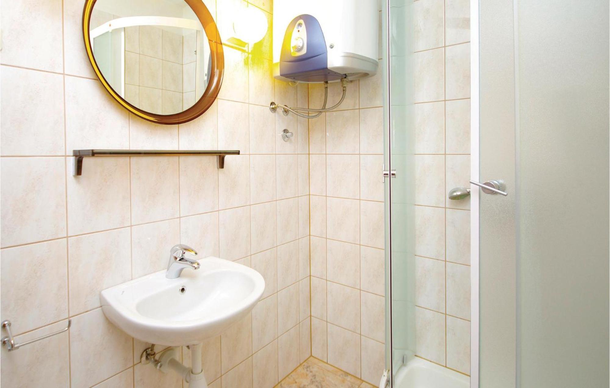 Amazing Apartment In Kastel Sucurac With Kitchen Kaštela 外观 照片
