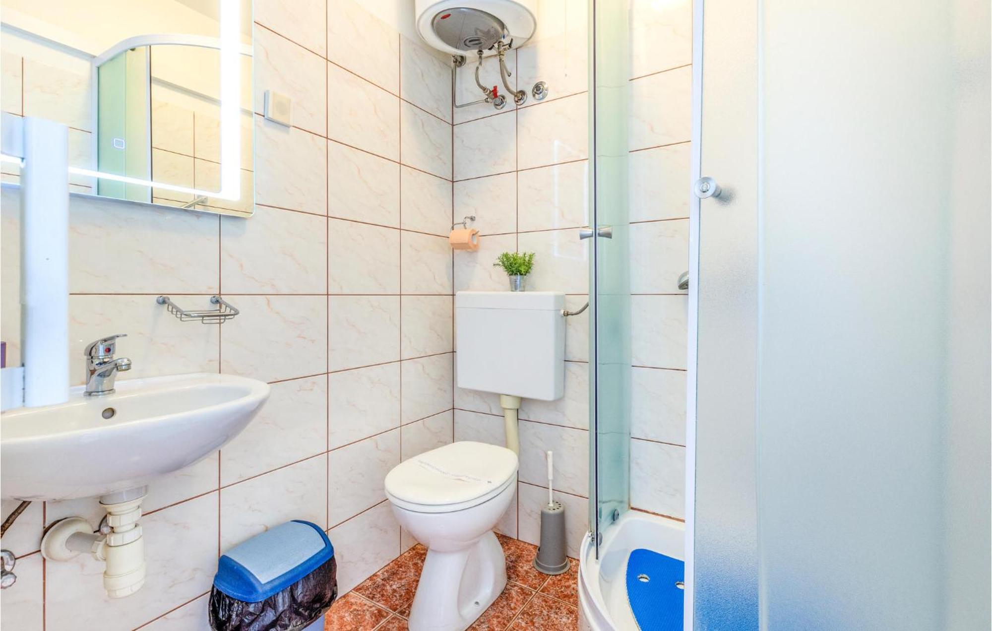 Amazing Apartment In Kastel Sucurac With Kitchen Kaštela 外观 照片