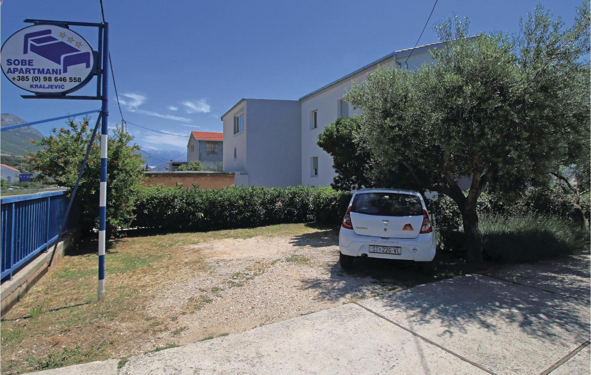 Amazing Apartment In Kastel Sucurac With Kitchen Kaštela 外观 照片